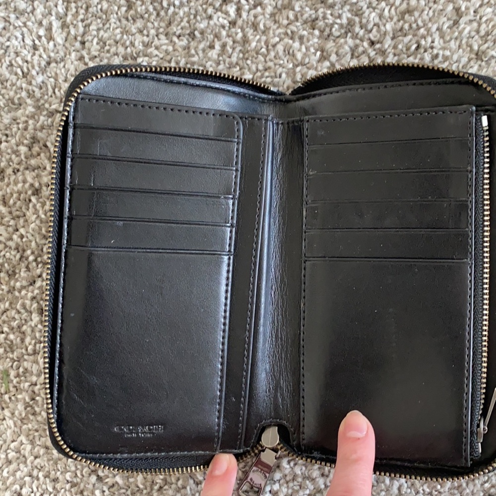 Coach - Picture 3 of 6